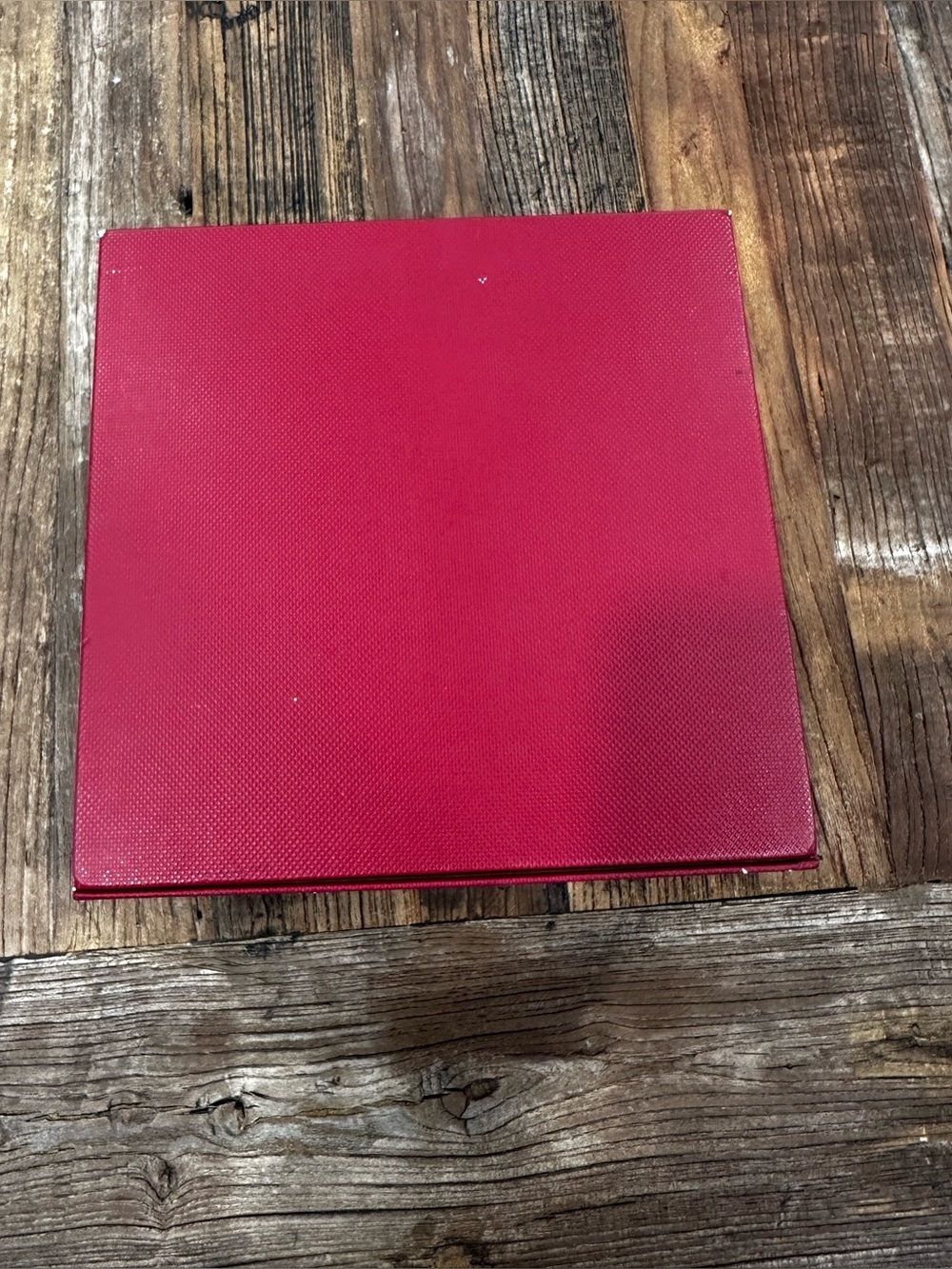 Tom Ford Red Heart-Embossed box - Picture 7 of 12